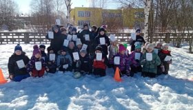 Спортивная игра - футбол на снегу