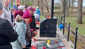 Торжественная акция возложения цветов и венков к памятнику погибшим односельчанам в годы ВОв